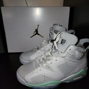 Air Jordan 6 Retro sneakers